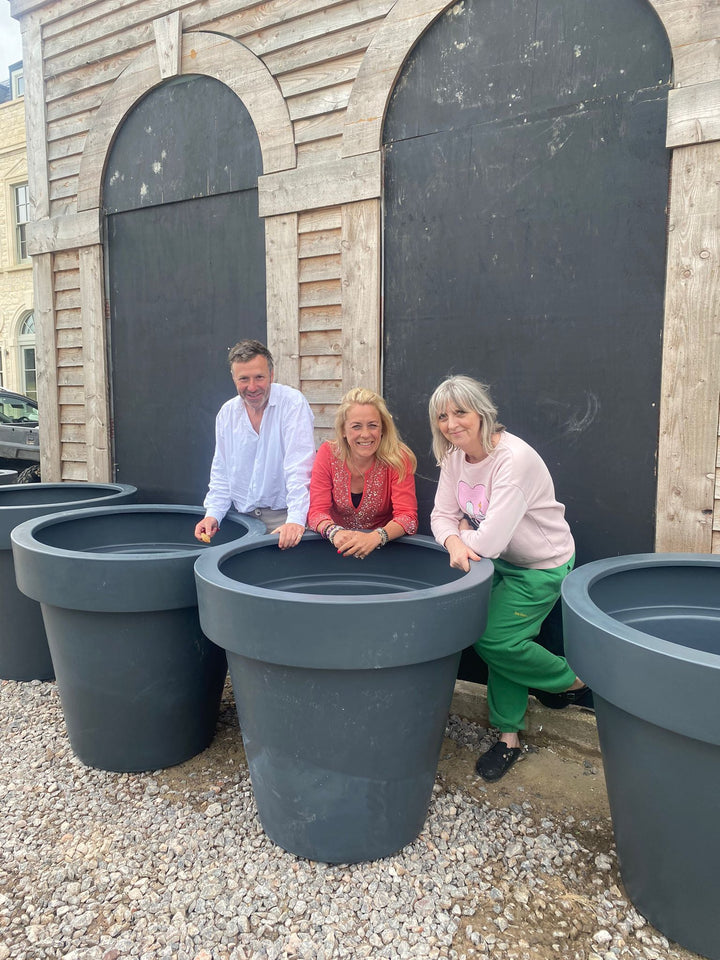 Bigplantpots delivered to Sarah Beeny's house in the country
